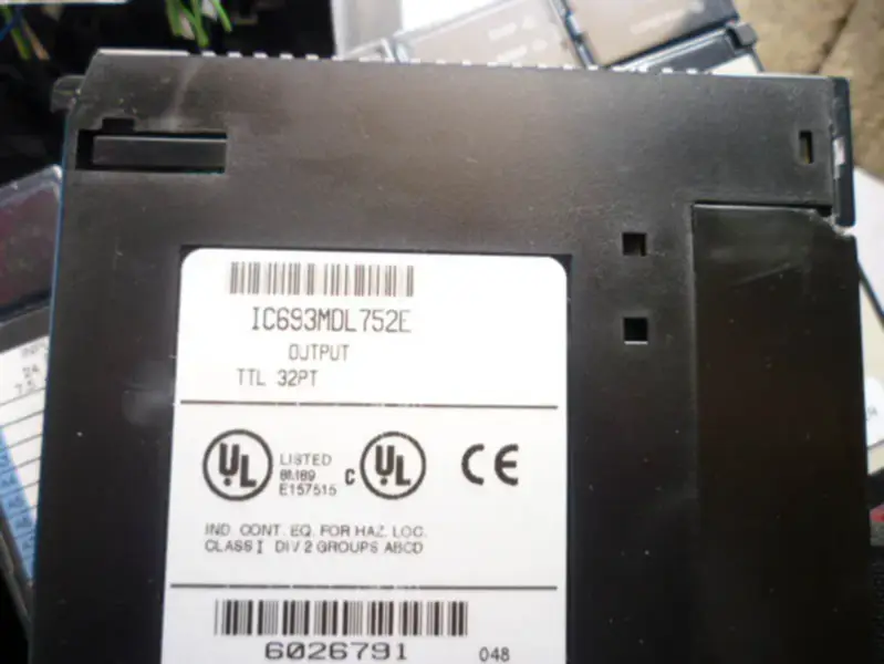 GE Fanuc PLC serii 90-30 IC693MDL752E