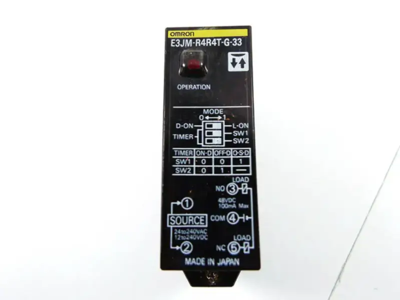 Czujnik fotoelektryczny OMRON E3JM-R4R4T-G-33