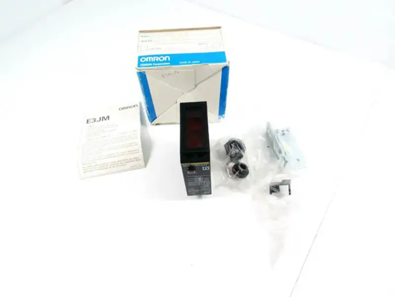 Czujnik fotoelektryczny OMRON E3JM-R4R4T-G-33