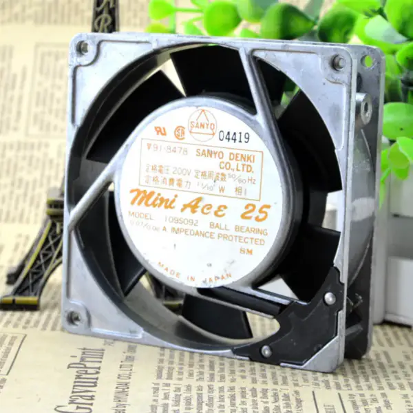 Wentylator Sanyo 109S092 200V 11/10W 0.07/0.06A 90*90*25MM