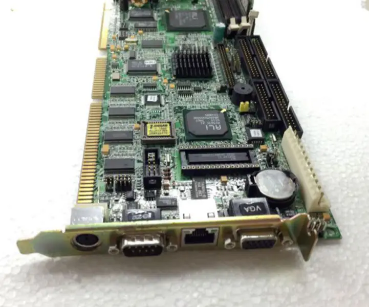 Przemysłowa płyta główna AXIOMTEK SBC-597 REV A1.2 z procesorem, pamięcią RAM i wentylatorem