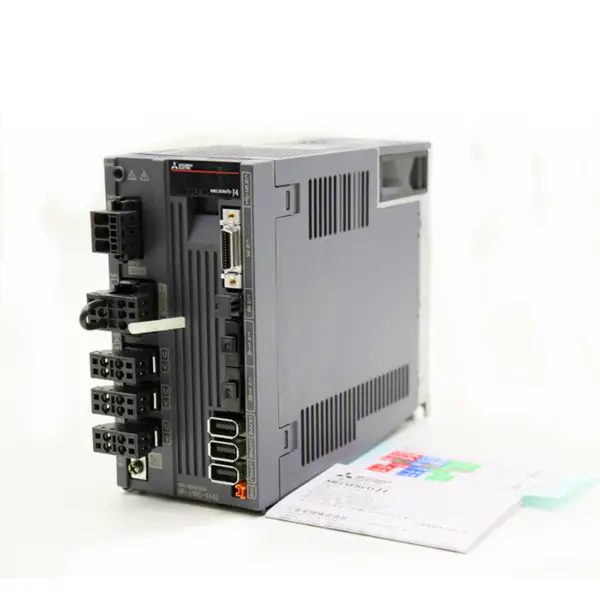 Japoński silnik zaburtowy Mitsubishi MR-J4W3-444B ac Servo Amplifier