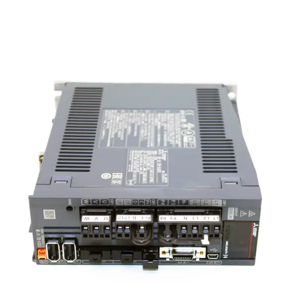 Kontroler Cnc 750W i uniwersalne serwonapędy Mitsubishi MR-J4-70B-RJ020