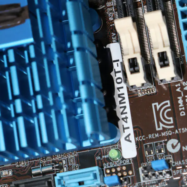 Płyta główna Asus AT4NM10T-I do komputerów stacjonarnych ze zintegrowanym procesorem Atom D425