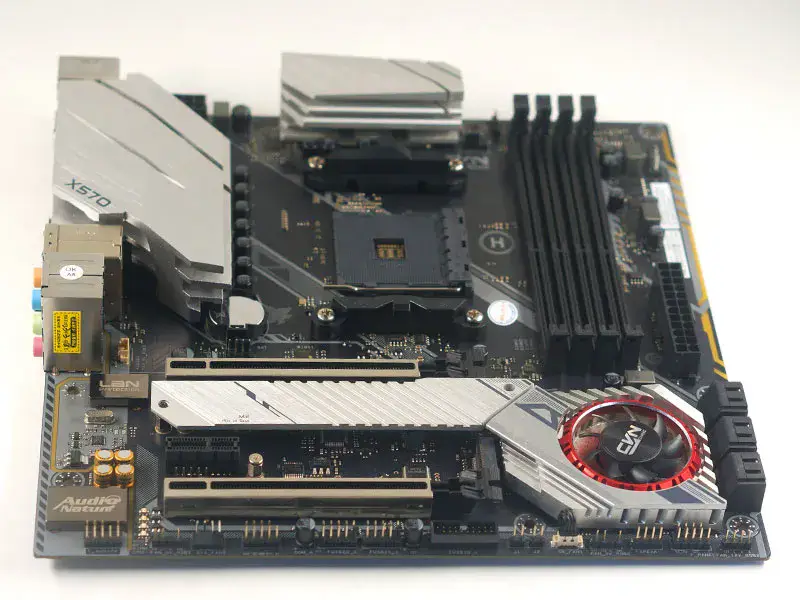 Kolorowa płyta główna CVN X570M GAMING PRO V14