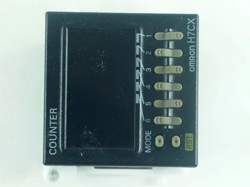 Licznik Omron H7CX-AD-N