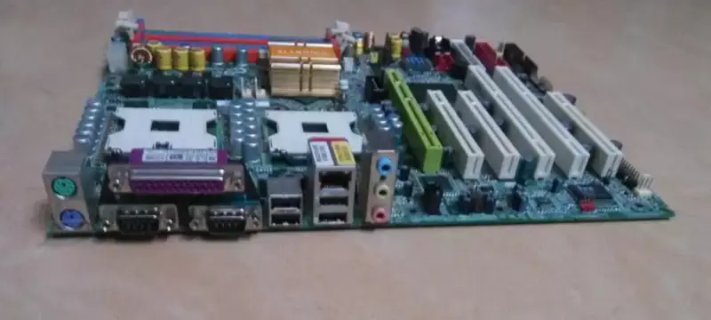 Płyta główna Gigabyte 8IKHDW