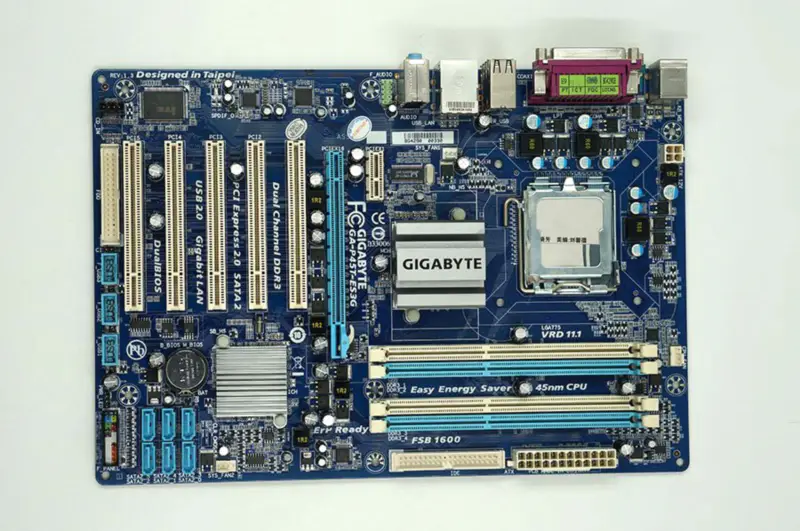 Płyta główna Gigabyte GA-P45T-ES3G P45 LGA 775 ATX