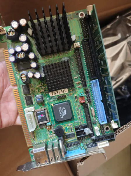 Płyta główna HORNET-910 Embedded VIA Eden/C3 half-size do urządzeń przemysłowych