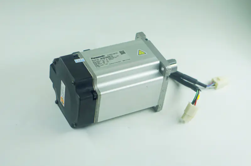Silnik serwo 143-a30-b 1500w do odkurzacza MHMJ082P1S MHMJ082P1S