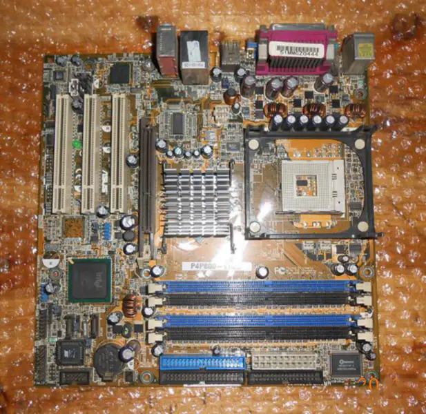 Płyta główna Asus G32904-H17-A28 P4P800-VM/S P4P800-VM-EAYZ