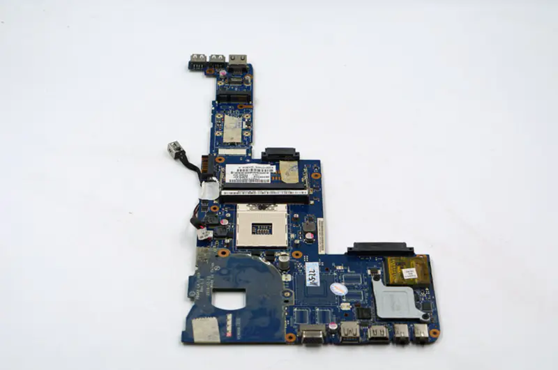 Płyta główna Toshiba P745 K000125740 LA-7101P