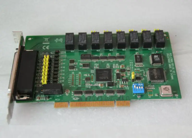 Advantech PCI-1760U REV.B1 A1 A2 8-kanałowy przekaźnik i 8-kanałowe izolowane wejście cyfrowe Uniwersalna karta PCI