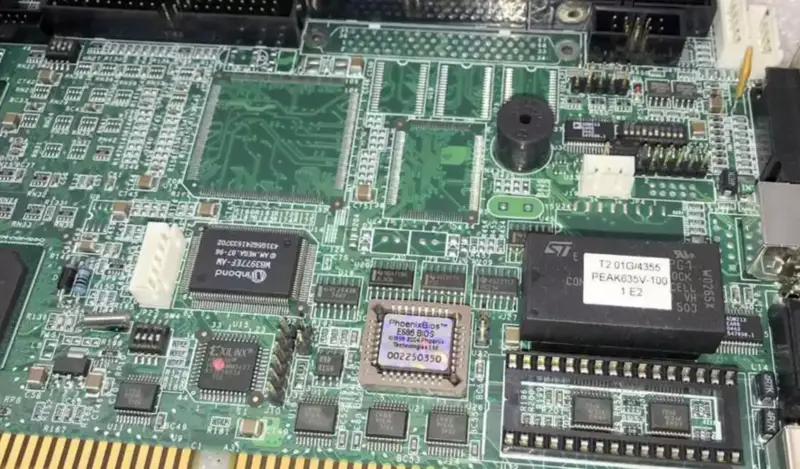 Przemysłowa płyta główna Phoenix Bios E686 Peak635V-100 Pentium III SL4Z2