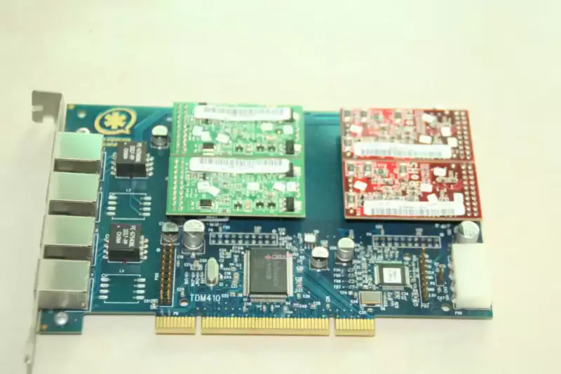 4-kanałowa analogowa karta głosowa Asterisk TDM410P z modułami FXO+FXS